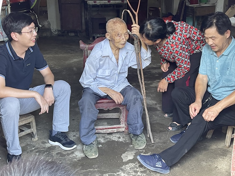 區(qū)人大代表、集團(tuán)副總馮小龍走訪潘塘福利院為老人送關(guān)懷