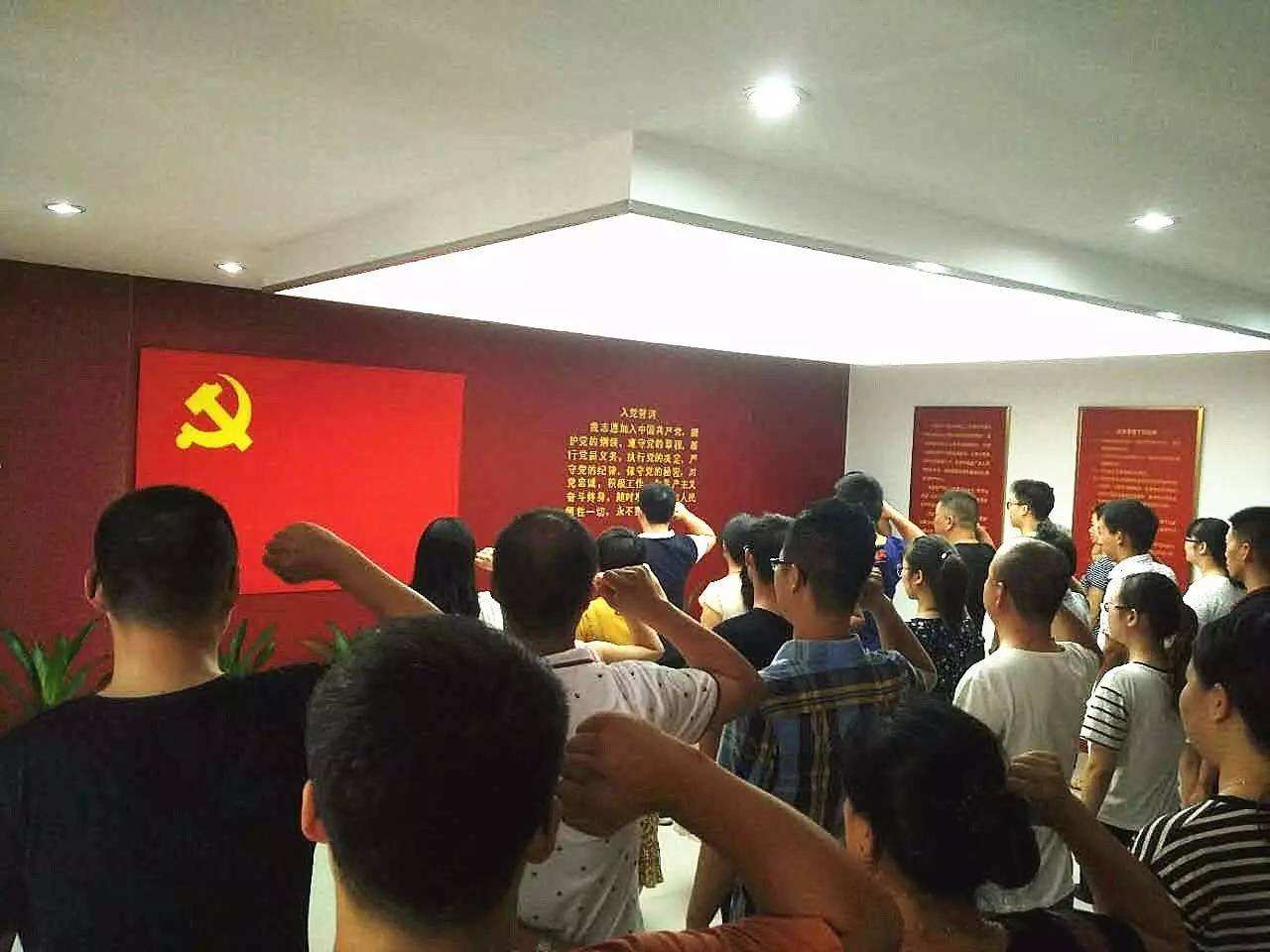 熱烈祝賀程國正、陳凱加入中國共產(chǎn)黨！
